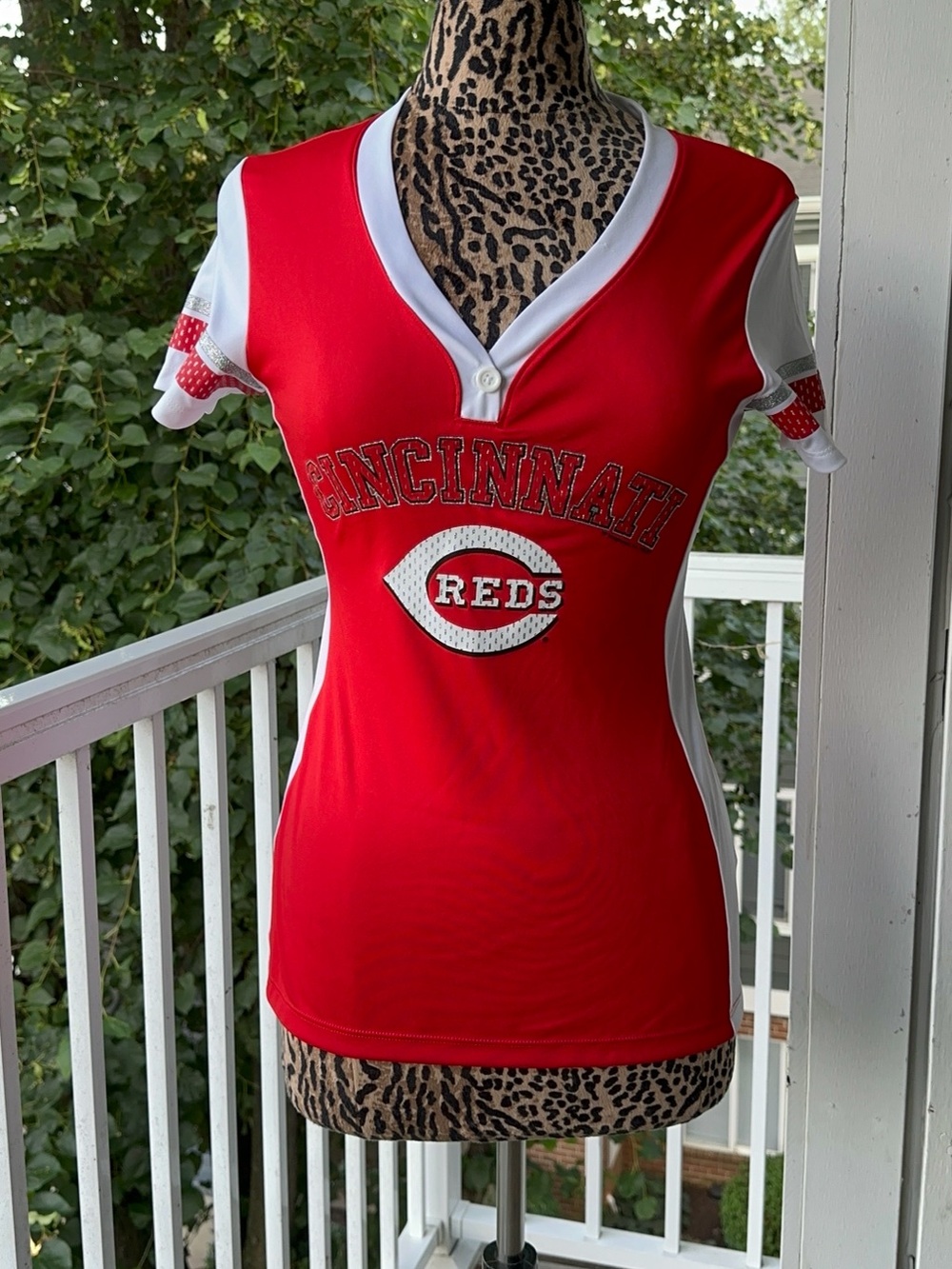 Genuine Merchandise Cincinnati Reds Red & White V-Neck Fan Top